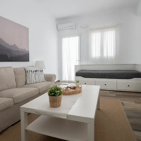 Pouletis Family Apartments - Akroyali Seaview Getaways Kalamata Room photo