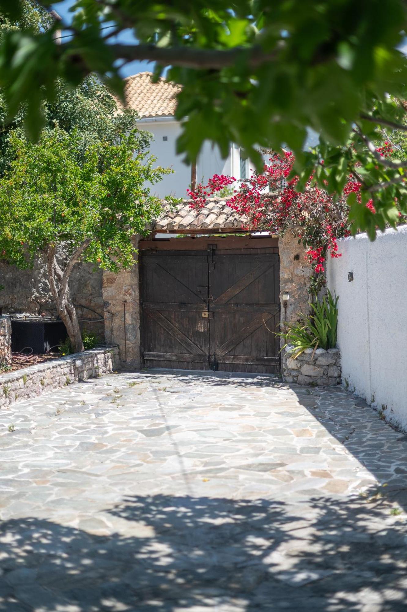 Casa vacanze Pouletis Family - Akroyali Seaview Getaways